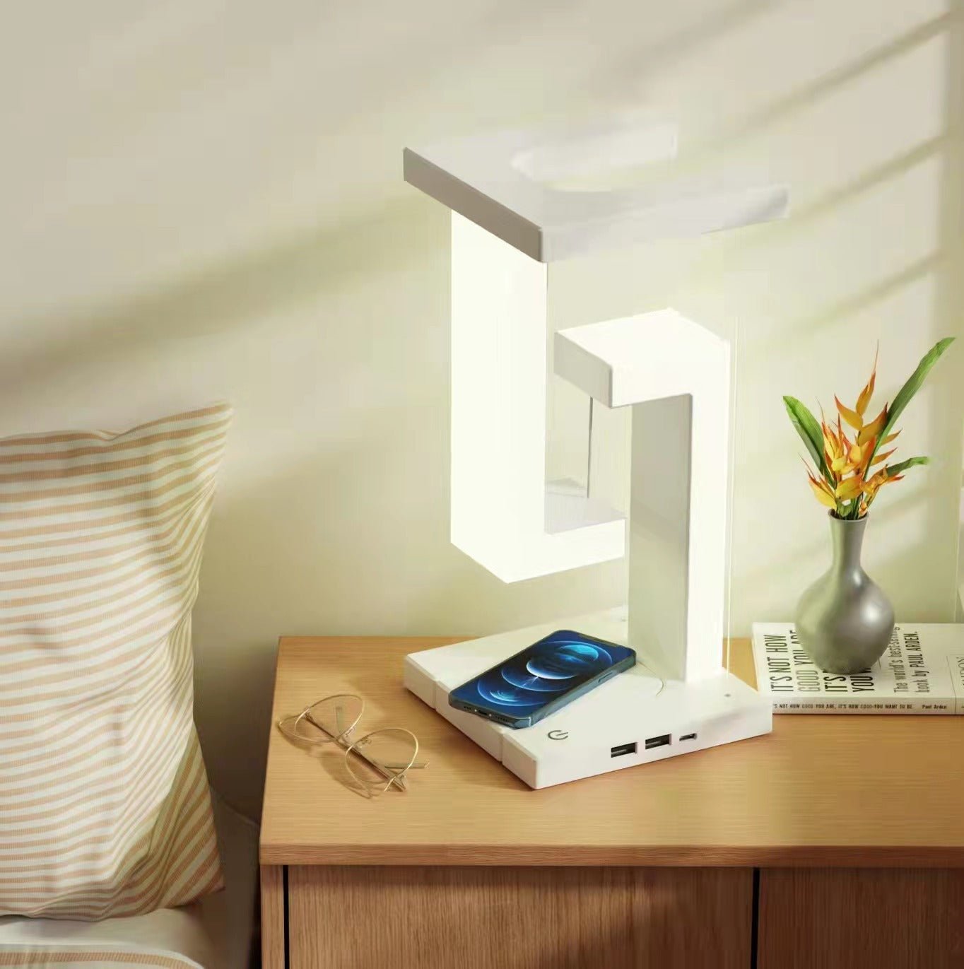 Creative Smartphone Wireless Charging Suspension Table Lamp Balance Lamp Floating For Home Bedroom - Maison Elène